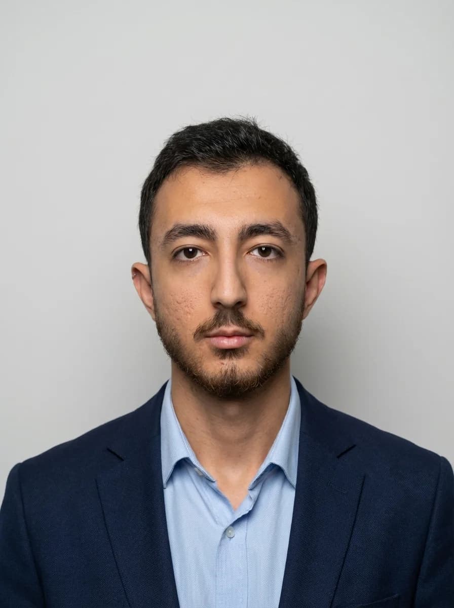 Corporate ID Photo Generator - AI Prompt for Professional Employee Badges - business & corporate style - corporate ID,...